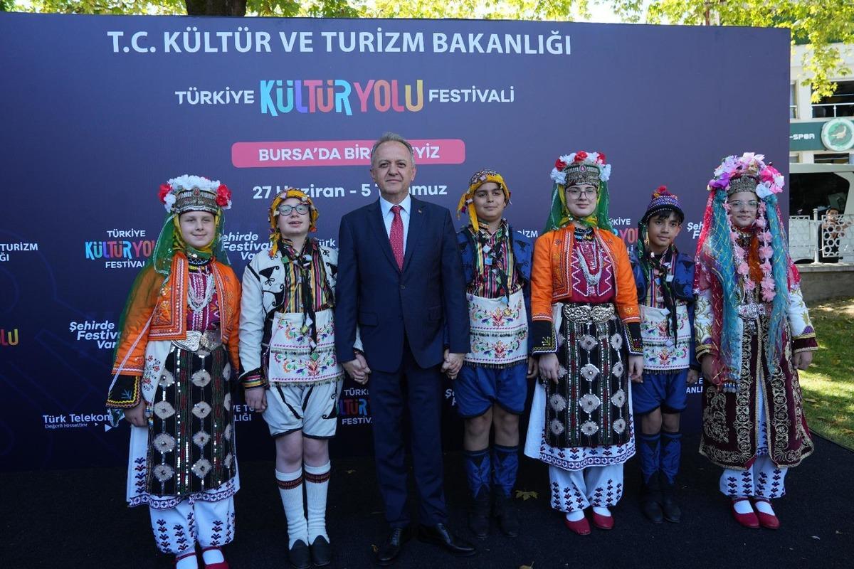 K&uuml;lt&uuml;r, sanat ve gastronominin kalbi Bursa K&uuml;lt&uuml;r Yolu Festivali nde atıyor 5