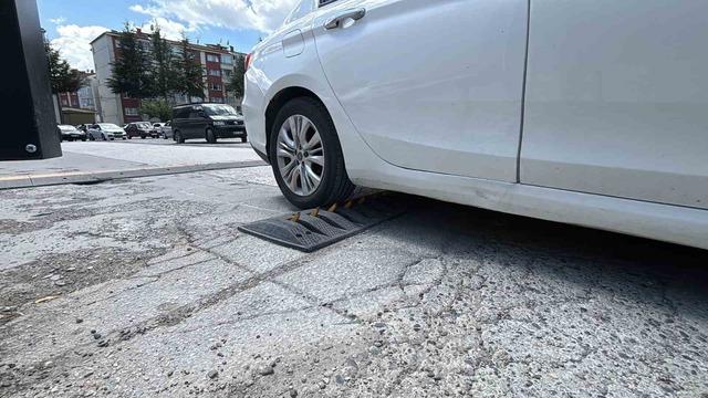 Bolu&rsquo;da onlarca s&uuml;r&uuml;c&uuml; &lsquo;alışkanlık&rsquo; kurbanı oldu: 20&rsquo;ye yakın aracın lastiği patladı 5