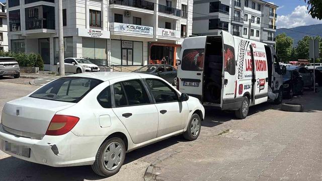 Bolu’da onlarca sürücü ‘alışkanlık’ kurbanı oldu: 20’ye yakın aracın lastiği patladı