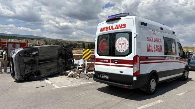 Çorum’da hafif ticari araç ile otomobil çarpıştı: 2’si ağır 5 yaralı