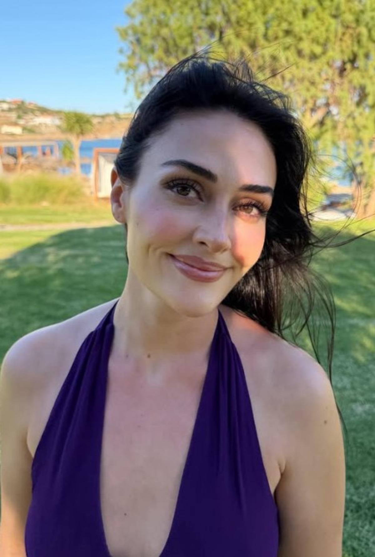 Esra Bilgi&ccedil; son pozlarıyla yaktı ge&ccedil;ti! Bir bakan bir daha baktı 1