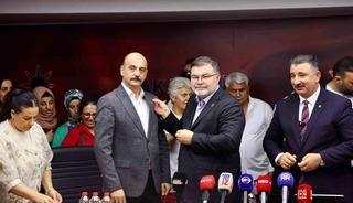 AK Parti İzmir&rsquo;e 370 yeni katılım