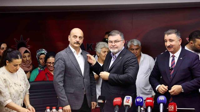 AK Parti İzmir’e 370 yeni katılım