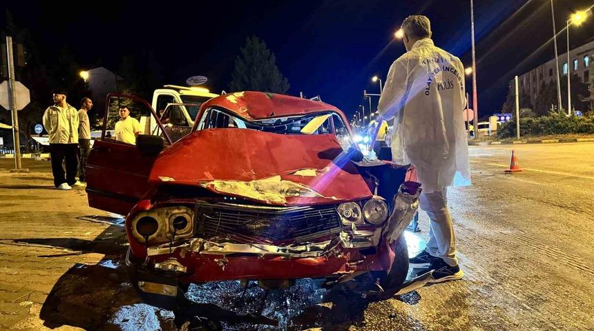 Kırmızı ışık ihlali yapıp motosiklete &ccedil;arpan s&uuml;r&uuml;c&uuml;ye 51 bin TL ceza kesildi
