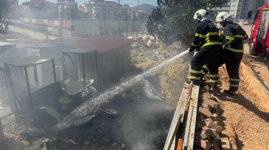 Bilecik'te stadyum inşaat alanında yangın 