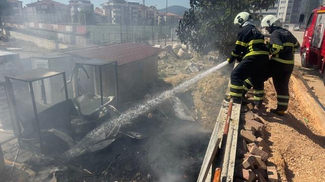 Bilecik'te stadyum inşaat alanında yangın 