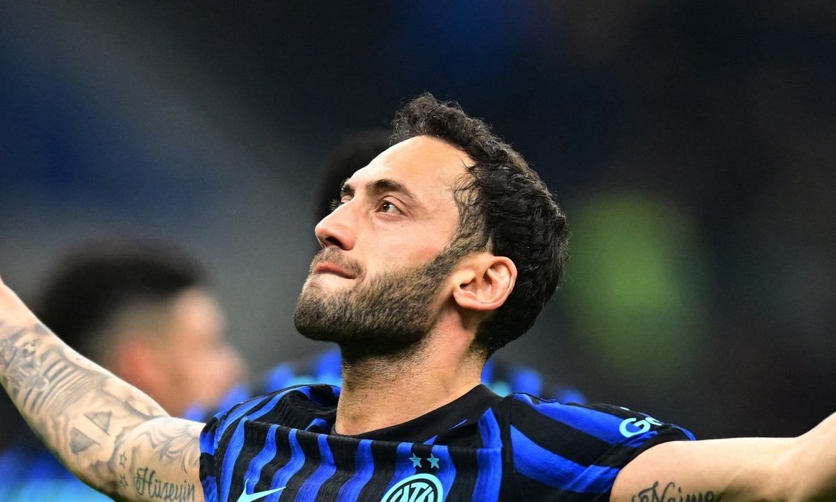 Inter den Hakan &Ccedil;alhanoğlu i&ccedil;in s&uuml;rpriz karar! 3