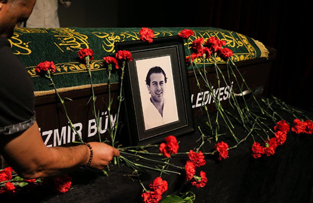 Oyuncu Arda &Ouml;ziri son yolculuğuna uğurlanıyor 