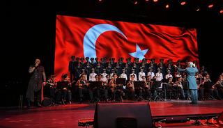 Rus Kızılordu Korosu ve Hayko Cepkin aynı sahnede buluştu