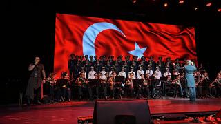Rus Kızılordu Korosu ve Hayko Cepkin aynı sahnede buluştu