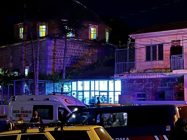 Camide bı&ccedil;ak &ccedil;ekip 2 kişiyi &ouml;ld&uuml;rd&uuml;! Yatsı &ouml;ncesi korkun&ccedil; olay 3