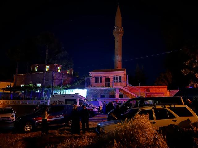 Camide bı&ccedil;ak &ccedil;ekip 2 kişiyi &ouml;ld&uuml;rd&uuml;! Yatsı &ouml;ncesi korkun&ccedil; olay 2