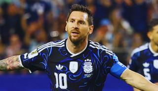 Arjantin 3'te 3 ile turladı, Lionel Messi D&uuml;nya Kupası tarihine ge&ccedil;ti! Frikik gol&uuml; ortalığı yıktı...