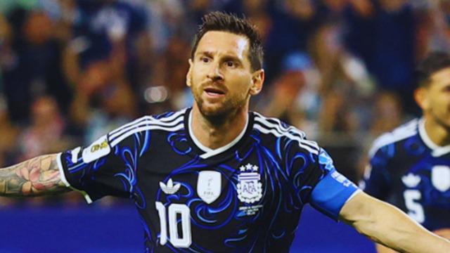 Arjantin 3'te 3 ile turladı, Lionel Messi Dünya Kupası tarihine geçti! Frikik golü ortalığı yıktı...