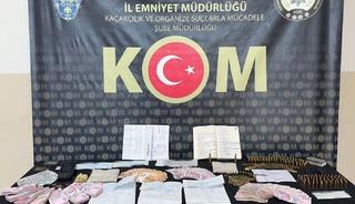 Faizle para vererek kumar bağımlılarını bor&ccedil; batağına d&uuml;ş&uuml;ren tefecilere operasyon