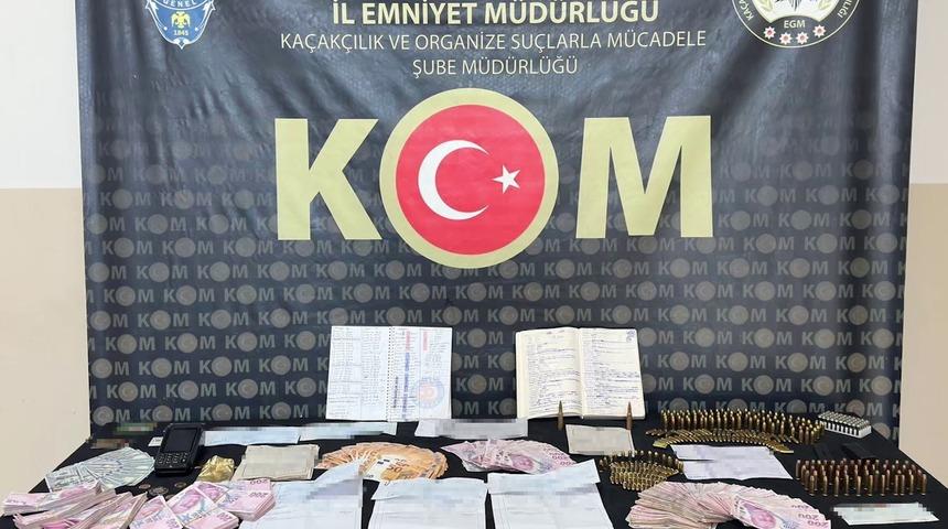 Faizle para vererek kumar bağımlılarını bor&ccedil; batağına d&uuml;ş&uuml;ren tefecilere operasyon