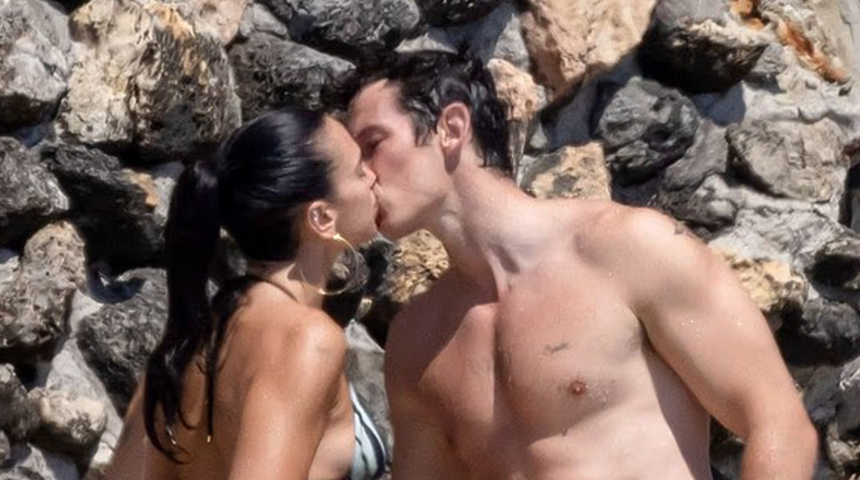 Dua Lipa ve Callum Turner bitmeyen balayında... 