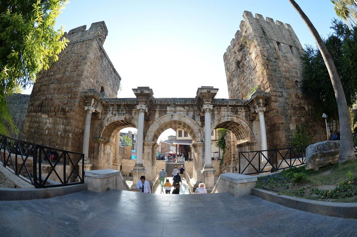 Antalya nın en pop&uuml;ler noktası a&ccedil;ıklandı: Zirveyi kimse tahmin edemedi 3