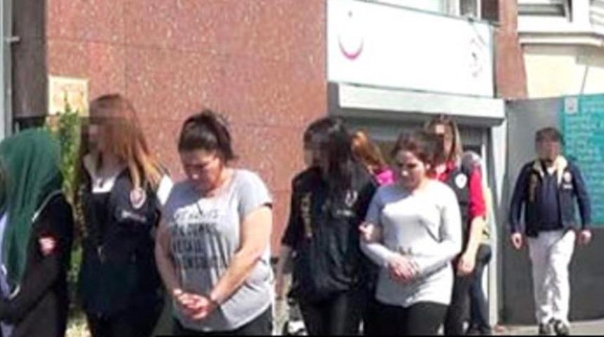 Özellikle sesi güzel kadınları seçip 10 bin kişiyi böyle dolandırdılar