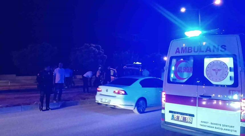 Yolcu otob&uuml;s&uuml; ile hafif ticari ara&ccedil; &ccedil;arpıştı: 3 yaralı