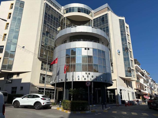 Bal&ccedil;ova Belediye Başkanı Onur Yiğit adliyeye sevk edildi 1