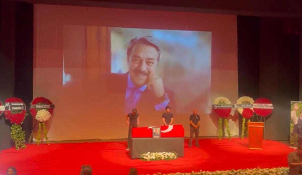 T&uuml;rk sinemasının efsanesi Kadir İnanır&rsquo;a veda! Soner Arıca g&ouml;zyaşlarını tutamadı 3