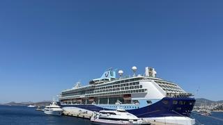 Dev kruvaziyer Bodrum’da: Binlerce turist akın etti