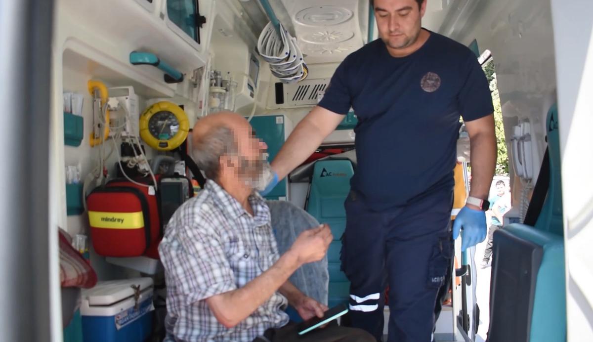 Yaşadığı  &ccedil;&ouml;p ev de mahsur kaldı! Yığın 1 metreyi bulmuş 3