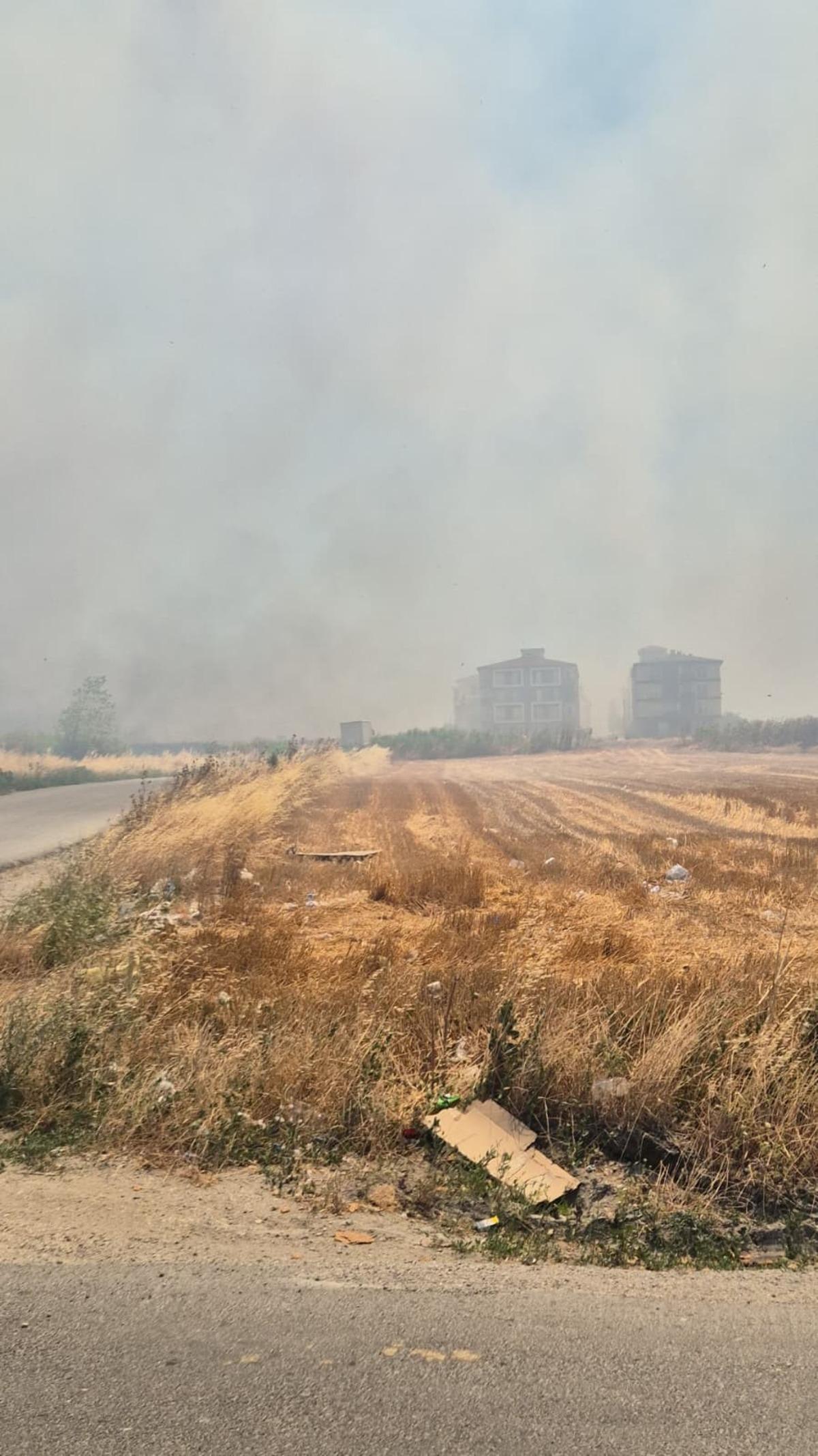 Silivri de korkutan yangın! Yerleşim yerleri tehdit altında 1