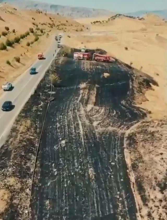 Buğday tarlası yangında zarar g&ouml;rd&uuml; 2