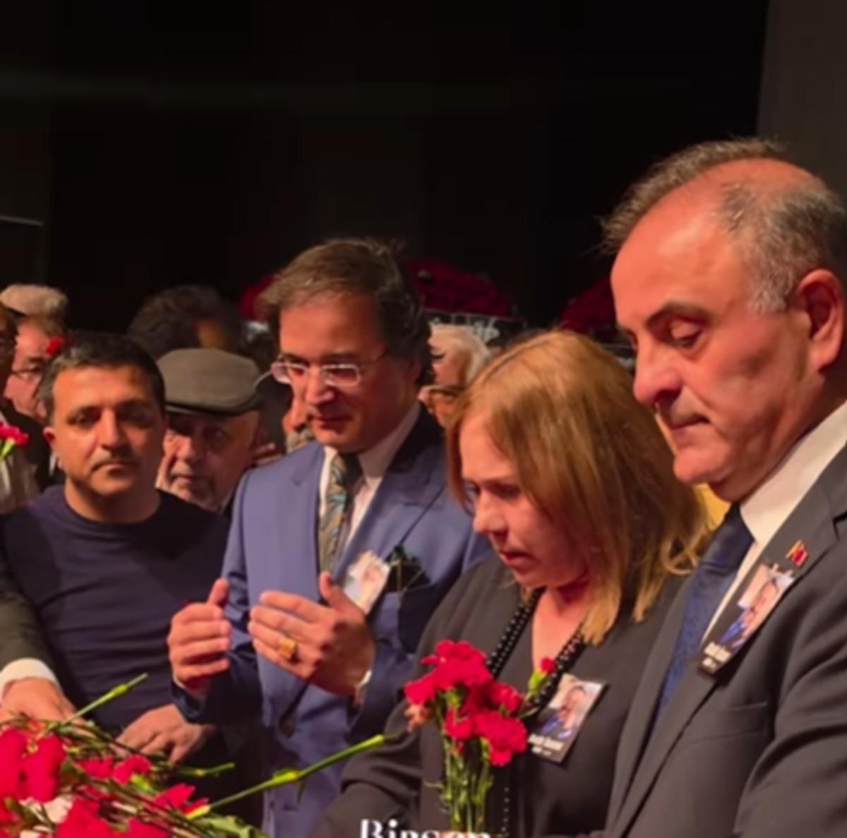 J&uuml;lide Kural ın tabutun başında zor anları: Bırakmak istemiyorum... 2