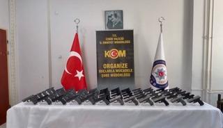 İzmir&rsquo;de su&ccedil; &ouml;rg&uuml;tlerine y&ouml;nelik eş zamanlı operasyon: 10 tutuklama