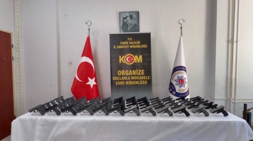 İzmir&rsquo;de su&ccedil; &ouml;rg&uuml;tlerine y&ouml;nelik eş zamanlı operasyon: 10 tutuklama