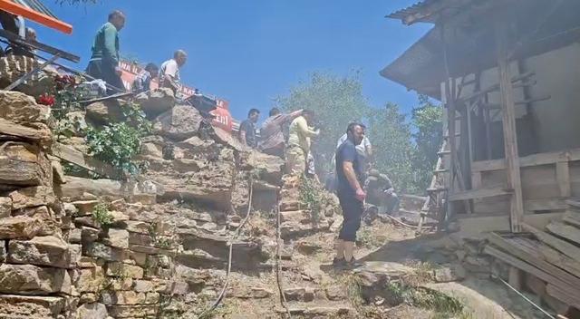 Adana&rsquo;nın Feke il&ccedil;esinde yangın &ccedil;ıkan ev kullanılamaz hale geldi 2