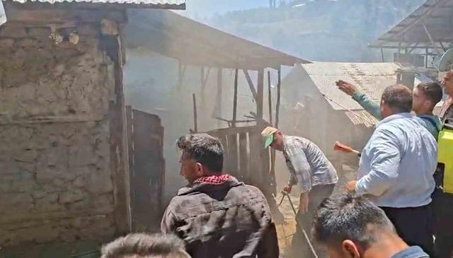 Adana&rsquo;nın Feke il&ccedil;esinde yangın &ccedil;ıkan ev kullanılamaz hale geldi 1