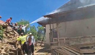 Adana&rsquo;nın Feke il&ccedil;esinde yangın &ccedil;ıkan ev kullanılamaz hale geldi