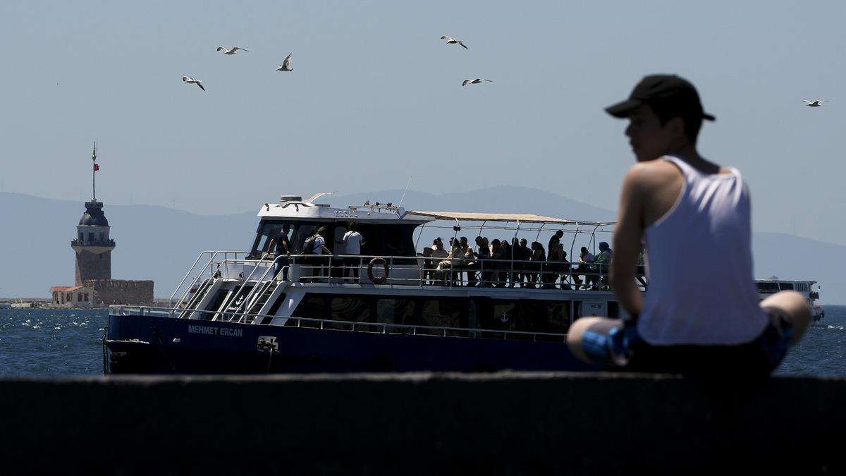 İstanbul'da sıcak havadan bunalanlar sahillere akın etti