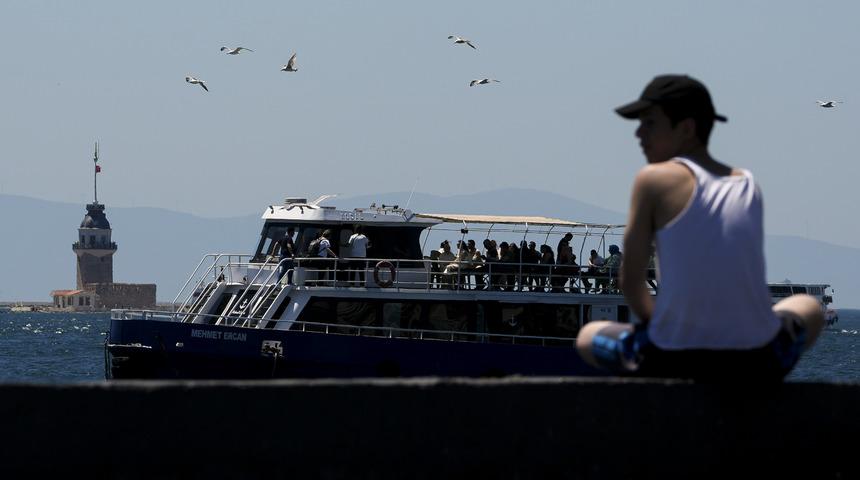 İstanbul'da sıcak havadan bunalanlar sahillere akın etti