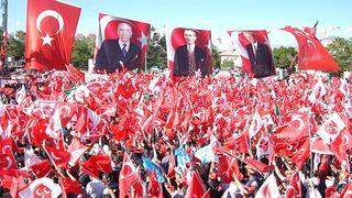 MHP'de 'Alparslan Türkeş'in askerleriyiz' sloganına yasak!
