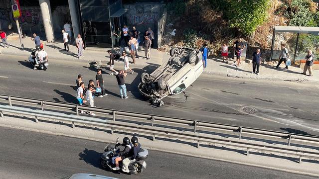 Avcılar'da otomobil ile motosiklet çarpıştı: 2 yaralı