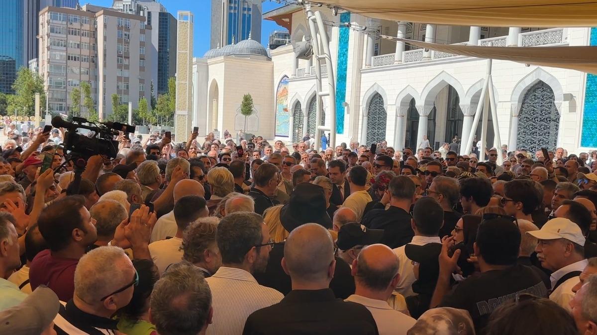 T&uuml;rkan Şoray, Kadir İnanır ı son yolculuğunda yalnız bırakmadı 1