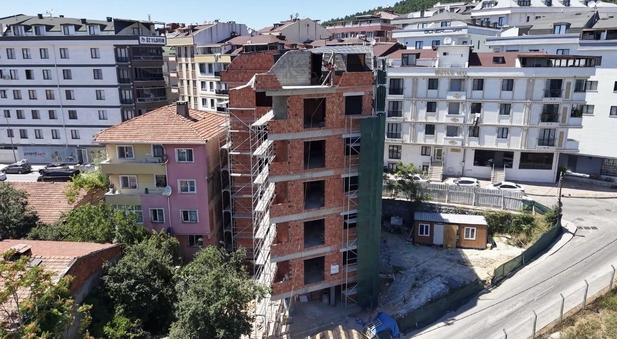 Sosyal medyada g&uuml;ndem olan  Eğri bina  i&ccedil;in ekipler harekete ge&ccedil;ti 1