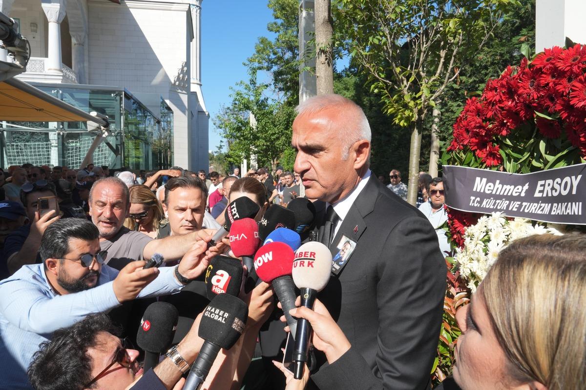 Kadir İnanır son yolculuğuna uğurlandı! Bakan Ersoy: "İkinci bir Kadir İnanır olmayacak" 1