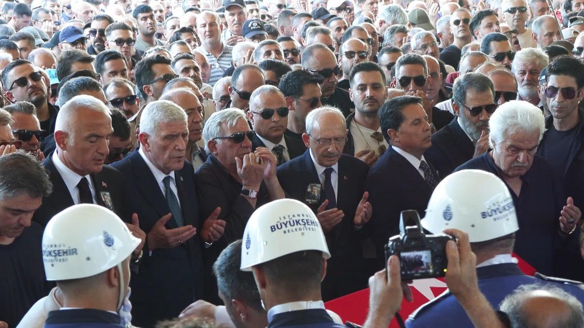 Mahsun Kırmızıg&uuml;l Kadir İnanır ın cenazesinden sonra siyaset&ccedil;ileri eleştirdi 4