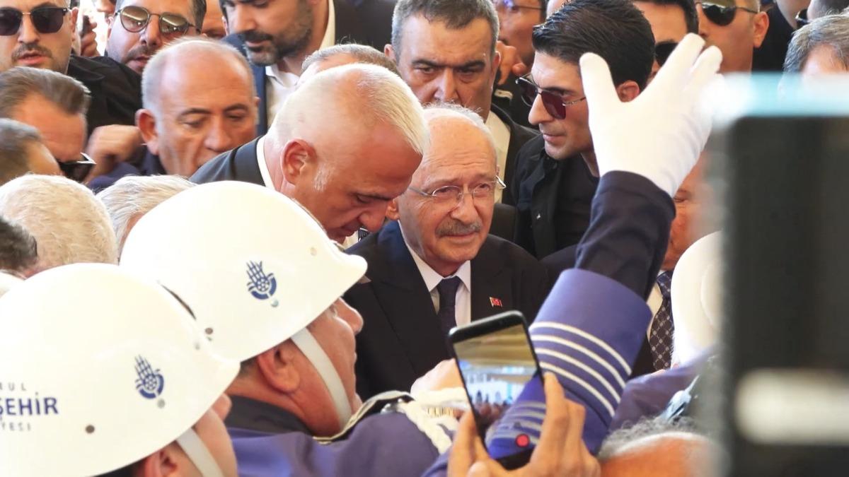 Mahsun Kırmızıg&uuml;l Kadir İnanır ın cenazesinden sonra siyaset&ccedil;ileri eleştirdi 1