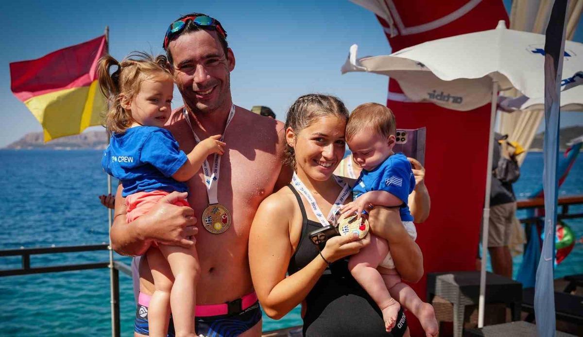 Meis-Kaş Y&uuml;zme Maratonu&rsquo;nda sporcular dostluk i&ccedil;in kula&ccedil; attı 2
