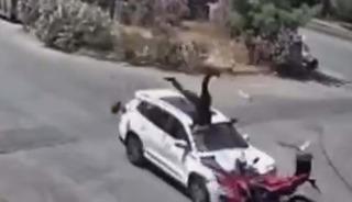 Yer: İzmir! 15 yaşındaki s&uuml;r&uuml;c&uuml;n&uuml;n &ccedil;arptığı motosikletin s&uuml;r&uuml;c&uuml;s&uuml; ağır yaralandı