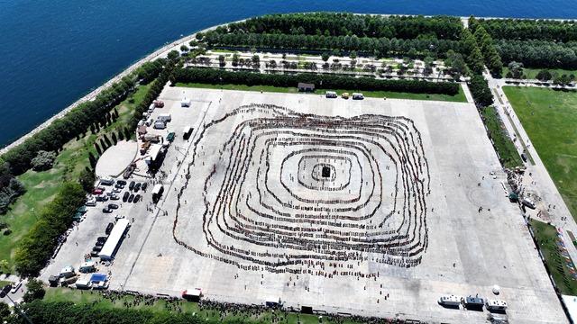 Yer: İstanbul! 5 bin kişi aynı anda horon oynayarak Guinness Rekorlar Kitabı'na girdi