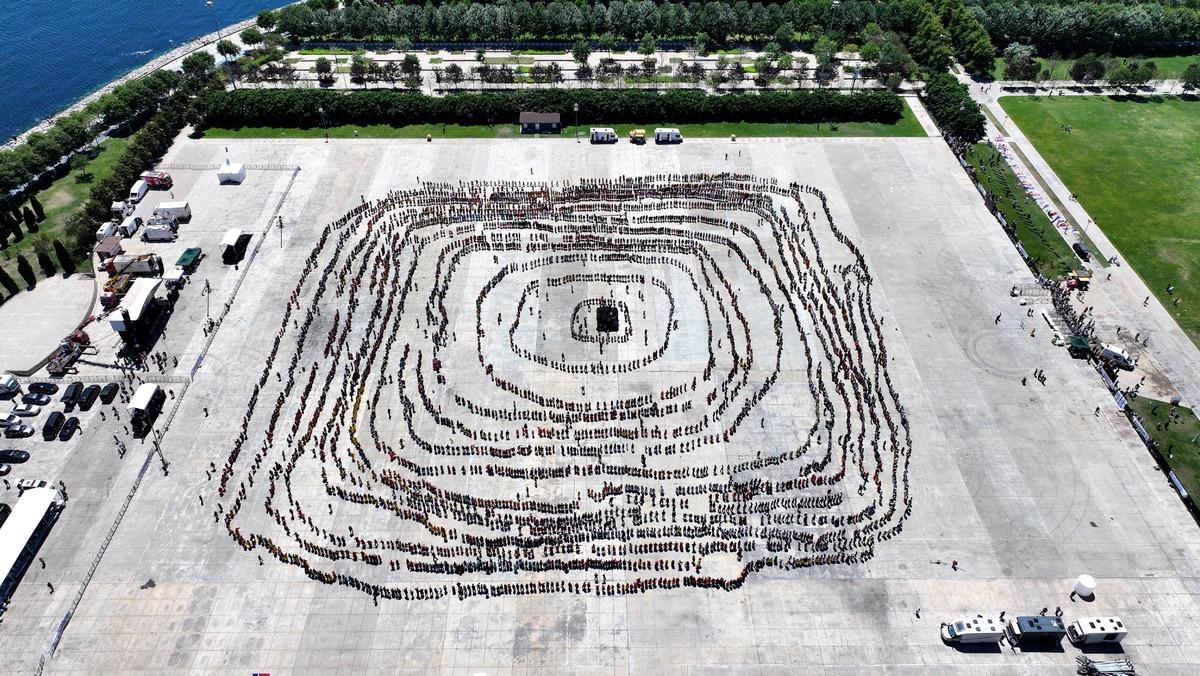 Yer: İstanbul! 5 bin kişi aynı anda horon oynayarak Guinness Rekorlar Kitabı na girdi 1