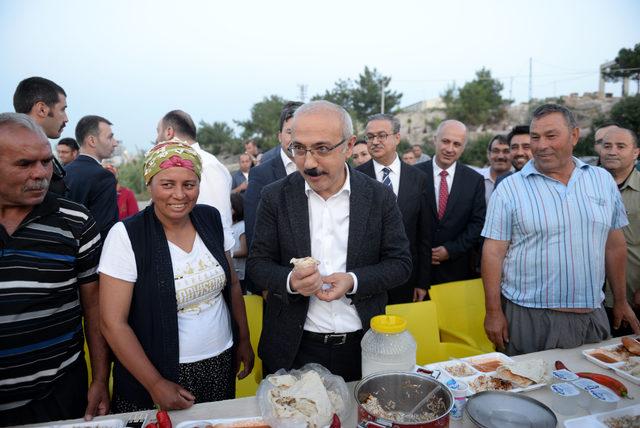 Kalkınma Bakanı Elvan, iftar çadırında vatandaşla buluştu